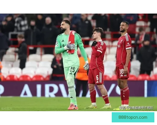 加克波拉起倒地科尔克茨利物浦将士赛后握手彰显体育精神温暖一幕 加克波拉起倒地科尔克茨利物浦将士赛后握手彰显体育精神温暖一幕